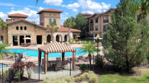 Pool View with kitchen, washer dryer and minutes to Disney